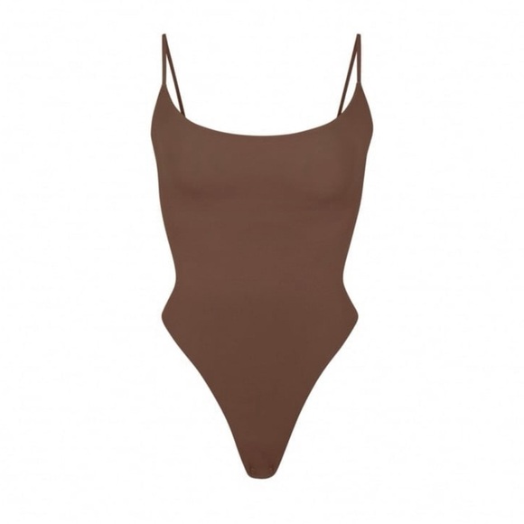 NWOT SKIMS FITS EVERYBODY CAMI THONG BODYSUIT BROWN XS - Picture 2 of 5